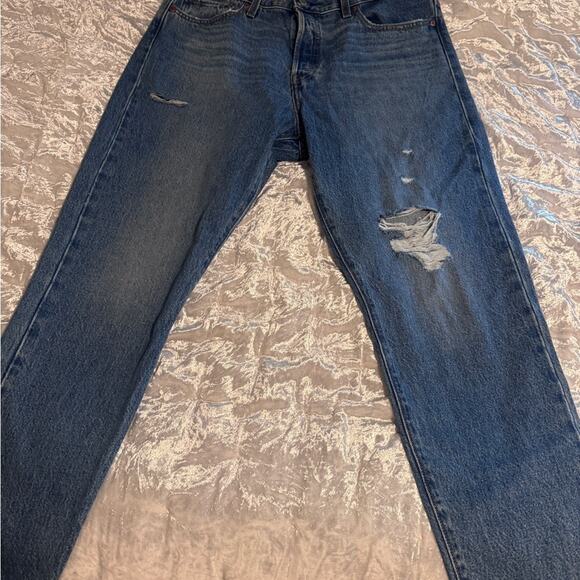 Levi's Blue Wedgie Straight Leg Jeans with Natural Distressing - Picture 1 of 8